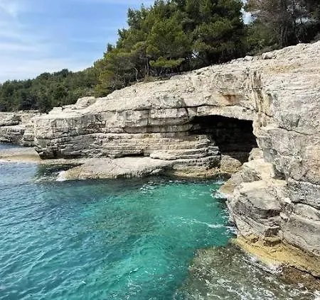 2 In Marica * Pula