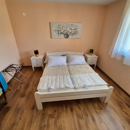 2 In Marica * Pula